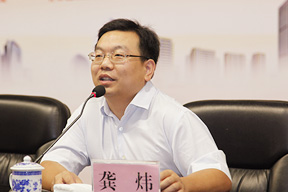 《施工企業(yè)管理》雜志社副主編龔煒主持會(huì)議