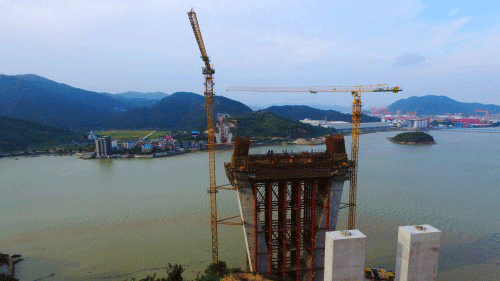中交第一公路工程局國內(nèi)跨徑最大“塔梁墩固結(jié)”體系斜拉橋長門特大橋南塔“塔梁墩固結(jié)段”順利澆筑完成