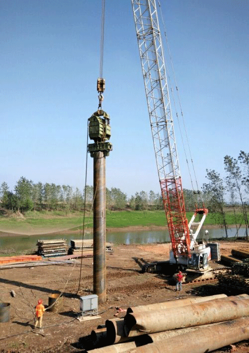 赤壁長(zhǎng)江公路大橋鋼棧橋正式開工