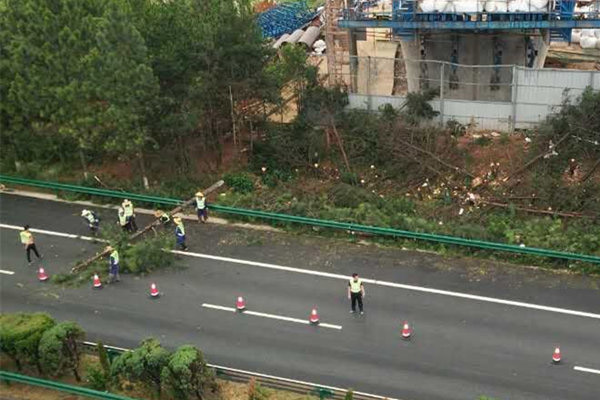 昌贛客專全線首座跨高速連續(xù)梁防護棚架開始搭設