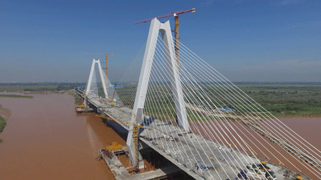 中國鐵建十六局集團(tuán)承建寧夏永寧黃河公路特大橋建成通車