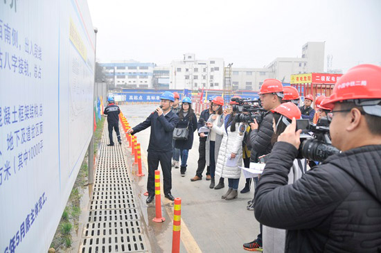 新聞媒體組團(tuán)采訪報(bào)道成都地鐵7號(hào)線崔家店停車場(chǎng)