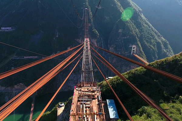 填補(bǔ)世界橋梁建設(shè)技術(shù)空白，新建大瑞鐵路瀾滄江特大橋順利豎轉(zhuǎn)就位