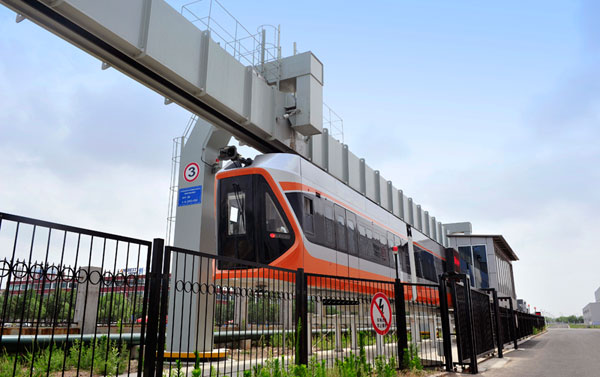 國內(nèi)首條懸掛式空軌機(jī)車開始試驗運行 