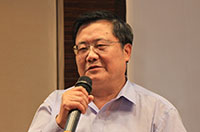 中國(guó)建筑科學(xué)研究院研究員黃如福主持分論壇